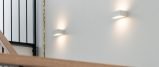 ANGULAR seinävalaisin portaikossa valaisemassa kahteen suuntaan. Wall ANGULAR on erittäin pelkistetty ja tyylikäs valaisin. Wall ANGULAR valaisee etsatun lasin läpi kauniin pehmeästi. Ledstore.fi