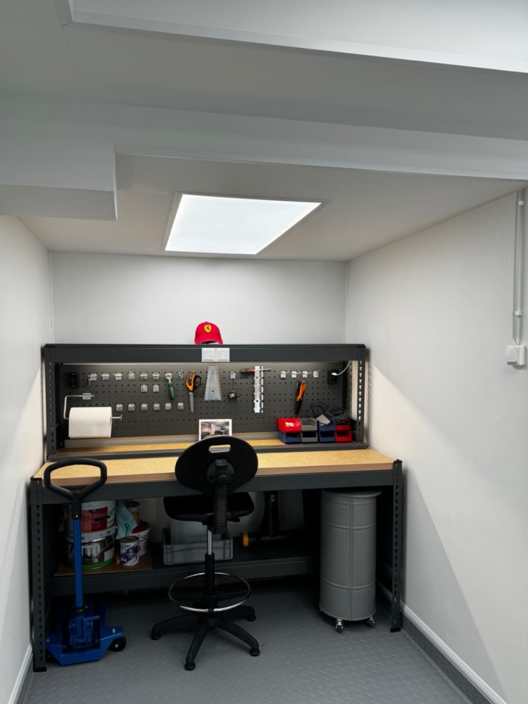 garage lights at the workstation create a cosy atmosphere