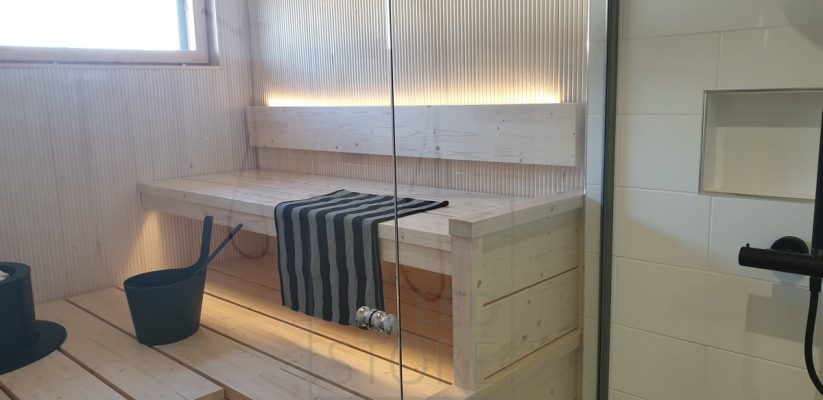 Led light strips in the sauna are connected in parallel and thus light up at the same time