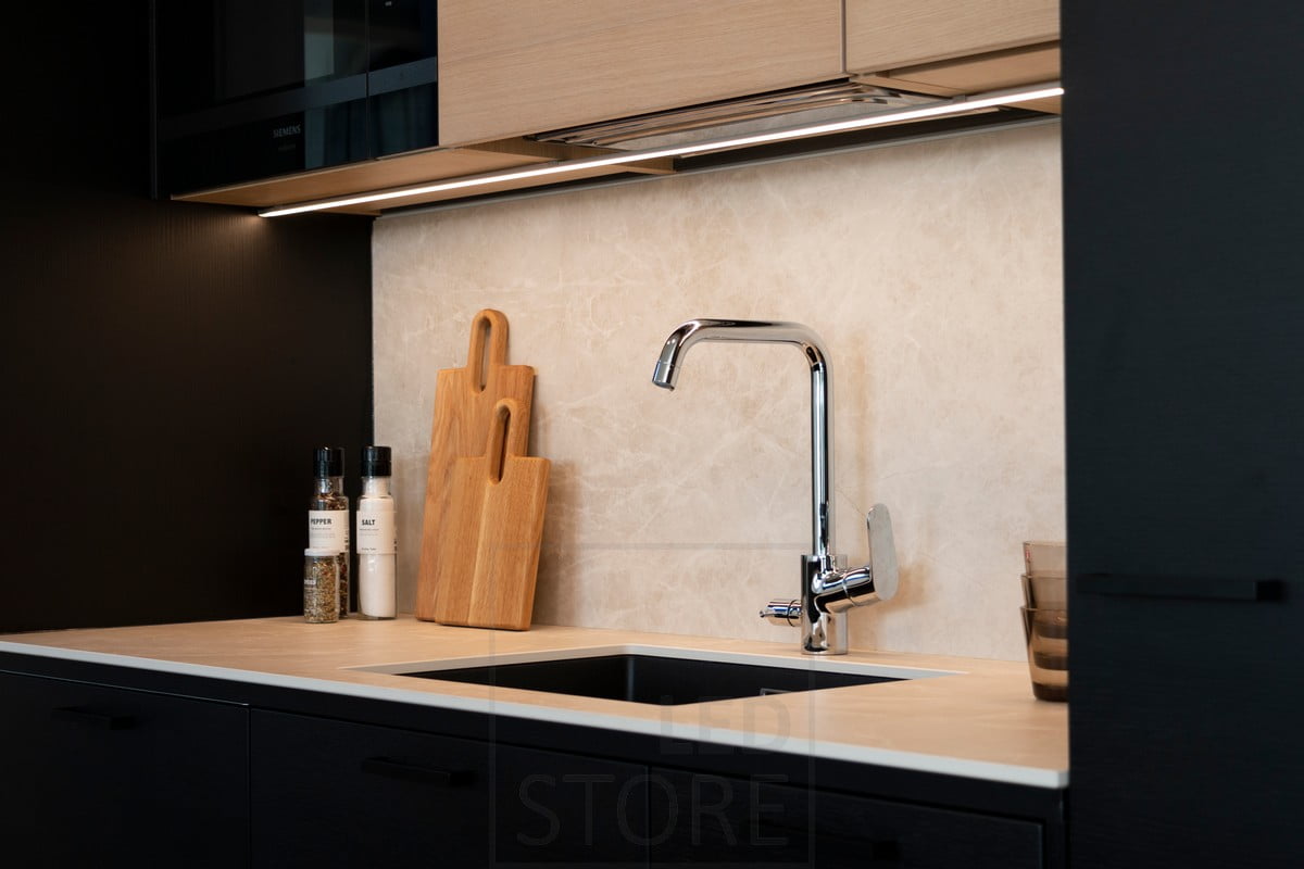 The power of the Led strip is particularly effective in dark kitchens