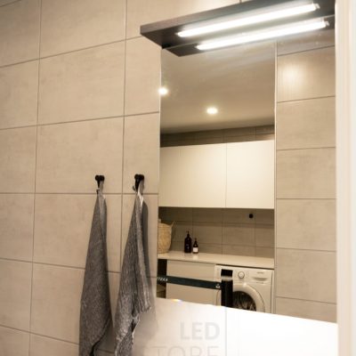 Asuntomessut 2020: Peilikaappi valaisemassa kylpyhuonetta. 