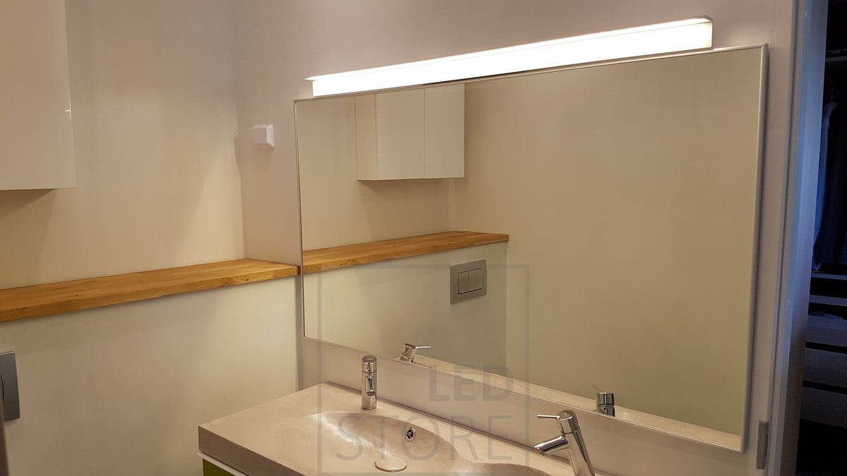 BLADE led seinävalaisin on kosteussuojattu (IP54) ja sopii hyvin kauneudenhoitoon, parranajoon jne. kylpyhuoneen peilin päälle. Valo on tehokas mutta tunnelmallinen. Ledstore.fi