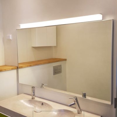 BLADE Led seinävalaisin on kosteussuojattu (IP54) ja sopii hyvin kauneudenhoitoon, parranajoon jne. kylpyhuoneen peilin päälle. Ledstore.fi