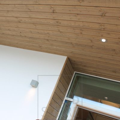 LED seinävalaisin ulkokäyttöön - CUBIC OUT valaisee alaspäin, jonka ansiosta valaisin sopii tavallisten kohteiden lisäksi käytettäväksi myös mm. ovien yläpuolella sekä kohteissa, joissa valaisimen asennuspaikan yläpuolella on ikkuna, johon ei haluta valoa tulevan. Valaisimesta saatavilla myös kahteen suuntaan valaiseva versio. Ledstore.fi