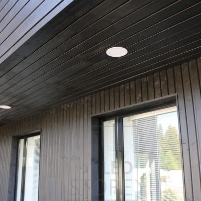 Led plafondit ulkovalaistuksena.  Valaisin on himmennettävä, valon väri on säädettävä (2800K-5500K) ja se on kosteussuojattu. Ledstore.fi