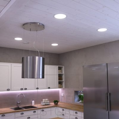 Led plafondit keittiön yleisvalaistuksena, työtasoa valaisemassa led-valonauha. Ledstore.fi