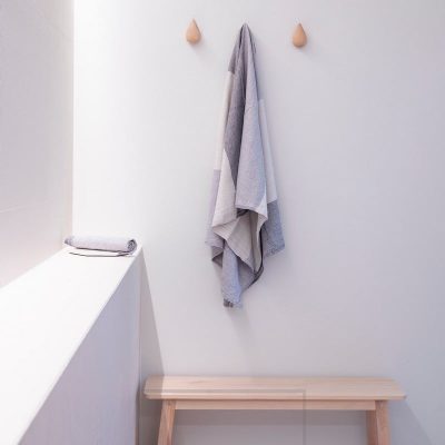 Katossa epäuorasti valaiseva led nauha toimii tilassa hyvänä yleisvalona ja luo spa-tunnelmaa tilaan. Ledstore.fi