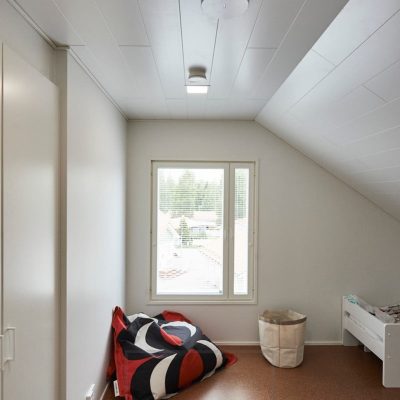 Led paneelivalaisimilla tasainen valaistus makuuhuoneessa. Ledstore.fi