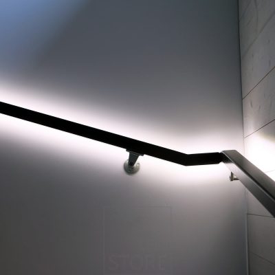 Seinään suunnattuna led nauha kaiteessa, jolloin valo valaisee seinän kautta epäsuoraa, pehmeää valoa. Ledstore.fi