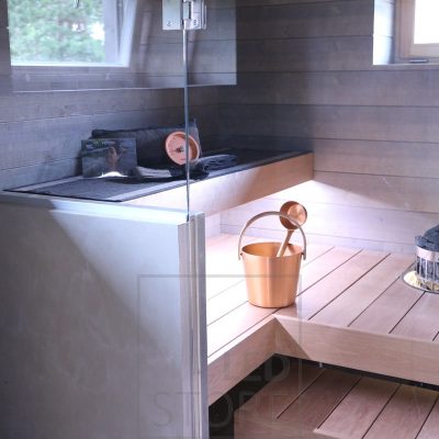 Epäsuoraa valoa saunassa lauteen alle asennetulla led valonauhalla. Ledstore.fi