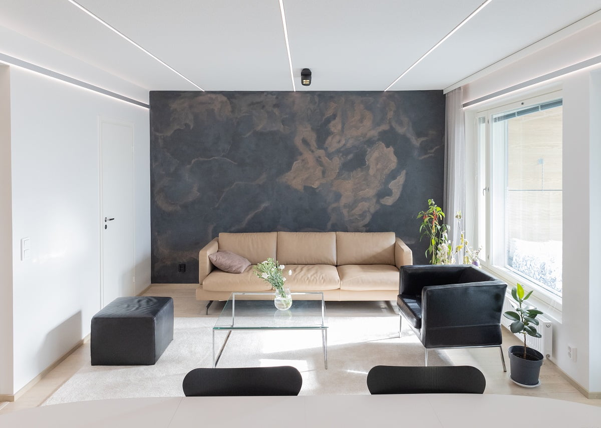 The renovation site. The CCT adjustable ceiling and wall lighting in the living room can be switched on separately, making it easy to create the lighting mood you want. © LedStore - LedStore 