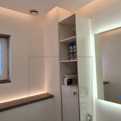 Epäsuoralla valaistuksella toteutettu koko kylpyhuoneen valaistus. Ledstore.fi