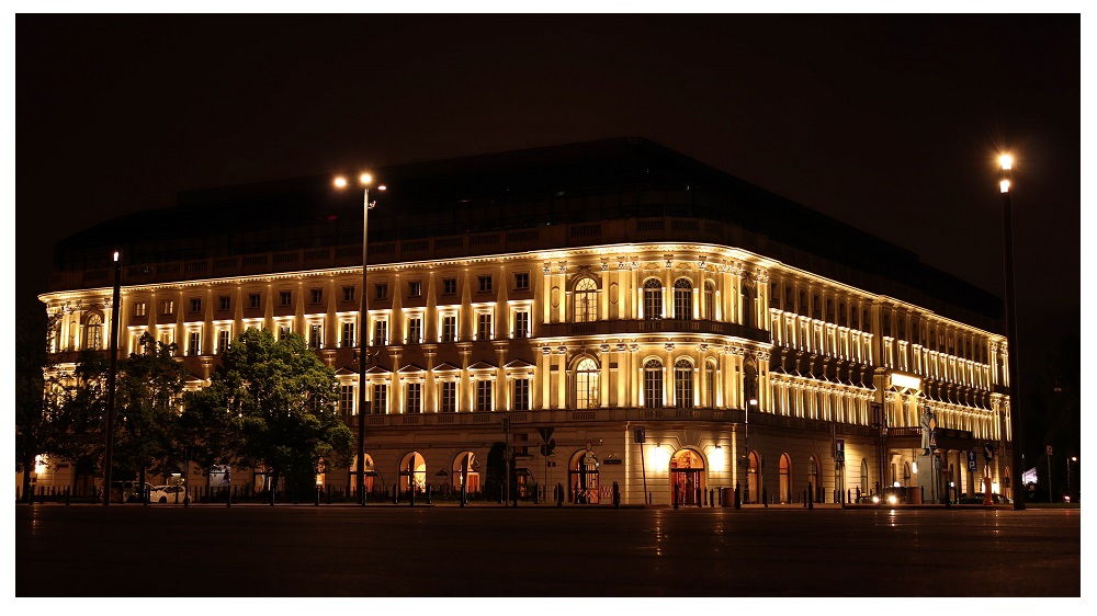 Warsaw, Masovian Voivodeship, Poland hotelli valaistu yöllä