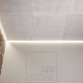 Epäsuora valaistus korkean olohuoneen katossa. Ledstore.fi