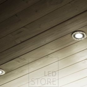 Spotit katossa valaisemassa alaspäin laadukasta valoa. Ledstore.fi
