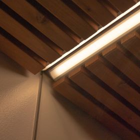 Peilin valaisuun sopii hyvin led-nauha kulmaprofiilissa, jolloin valo saadaan  suuntautumaan katsojaa kohti. © LedStore.fi
