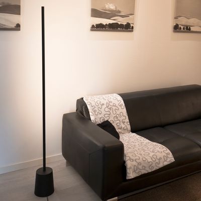 LED LATTIAVALAISIN FLOOR LINE 1600, värilämpötilasäädettävä, himmennettävä, 16W, CRI90, IP21, mattamusta