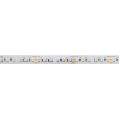 Lähikuva LED-nauhavalosta, jossa on useita pieniä LED-valoja ja elektronisia komponentteja suorassa linjassa. Energiatehokas valaistusratkaisu.