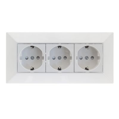 Monikulmion ja suorakulmion kaavio LED-valaistussuunnittelua varten; monikulmion sivut: 74mm, 80mm, 84mm; suorakaide: 176mm x 84mm.