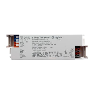 Himmennettävä Zigbee-ohjain teknisillä tiedoilla ja logoilla; suorakaiteen muotoinen, moniväriset johdinliittimet sivuilla LED-valaistukseen.