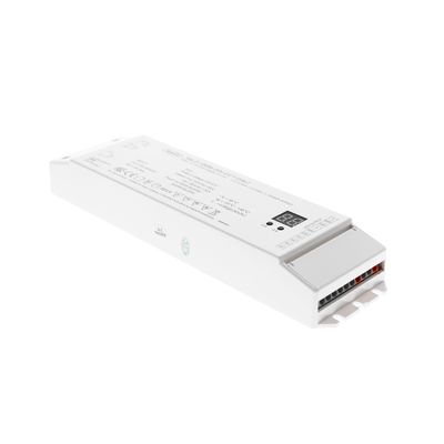 Suorakaiteen muotoinen valkoinen LED-ohjain, jossa on useita portteja ja painetut tekniset tiedot, ihanteellinen tehokkaisiin LED-valaistusasennuksiin.
