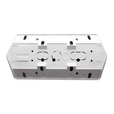 Valkoinen sähkökotelon kansi LED-asennusta varten, pyöreät leikkaukset ja asennusreiät näkyvissä.