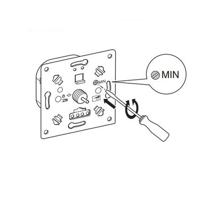 Piirilevyn lähikuva ruuvimeisselillä säätämällä "MIN"-asetusta LED-valaistusnäytössä.