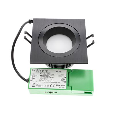 Musta neliö upotettu LED-alasvalo vihreällä LED-ohjaimella valkoisella taustalla - Energiatehokas valaistusratkaisu