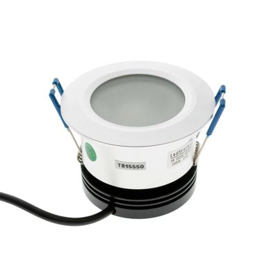 Pyöreä LED-kattovalaisin T815550 valkoisella reunalla, mustalla pohjalla, sinisellä puristimella ja mustalla virtajohdolla. Ihanteellinen nykyaikaisiin kodin valaistusratkaisuihin.