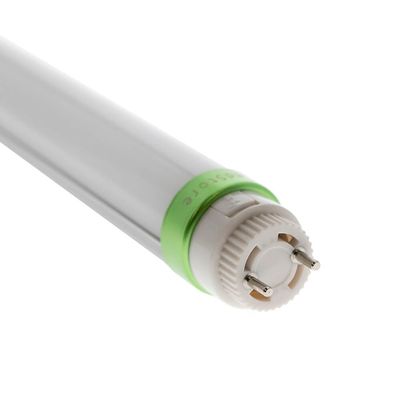 Lähikuva energiatehokkaasta LED-putken valopäästä vihreällä korkilla ja metallinastalla – ihanteellinen nykyaikaisiin valaistusratkaisuihin.