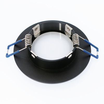 Musta upotettava LED-alasvalon kehys, jossa metalliset jousikiinnikkeet ja siniset varren päät, ylhäältä päin.