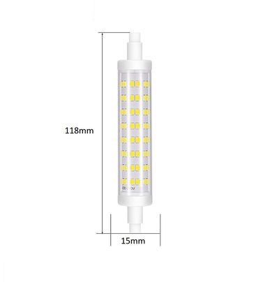 Lähikuva 118 mm x 15 mm LED-polttimosta, jossa on keltaiset diodit riveissä valkoisella pohjalla, ihanteellinen energiatehokkaisiin valaistusratkaisuihin.