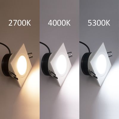Kolme LED-valoa neliömäisissä valaisimissa, jotka näyttävät värilämpötilat: 2700K lämmin, 4000K neutraali ja 5300K kylmä tarjoaa monipuoliset valaistusvaihtoehdot.