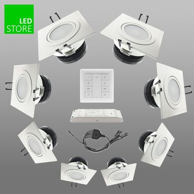 Neliönmuotoiset upotettavat LED-valot ympyrään kaukosäätimellä ja johdotuksilla. Vihreä "LED STORE" -logo näkyy nurkassa.