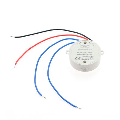 LED-valaistusmoduuli punaisella, mustalla, sinisellä johdolla; merkitty 230V-240V, maksimiteho 100W. ROHS- ja CE-sertifioitu turvallisuuden ja tehokkuuden vuoksi.