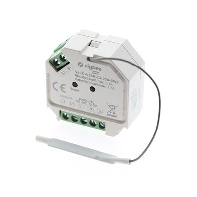 "Zigbee-kytkinmoduuli VaLV-230-ZG-250-SW2, valkoinen nollauspainikkeella ja johtoliittimillä, valkoisella pohjalla.
