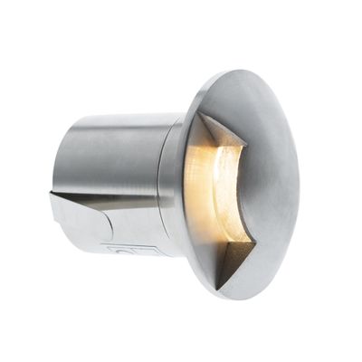 Pyöreä metallinen LED-seinävalaisin leikatulla muotoilulla, joka tarjoaa pehmeän valaistuksen, sopii moderneihin tiloihin ja lisää tunnelmaa.