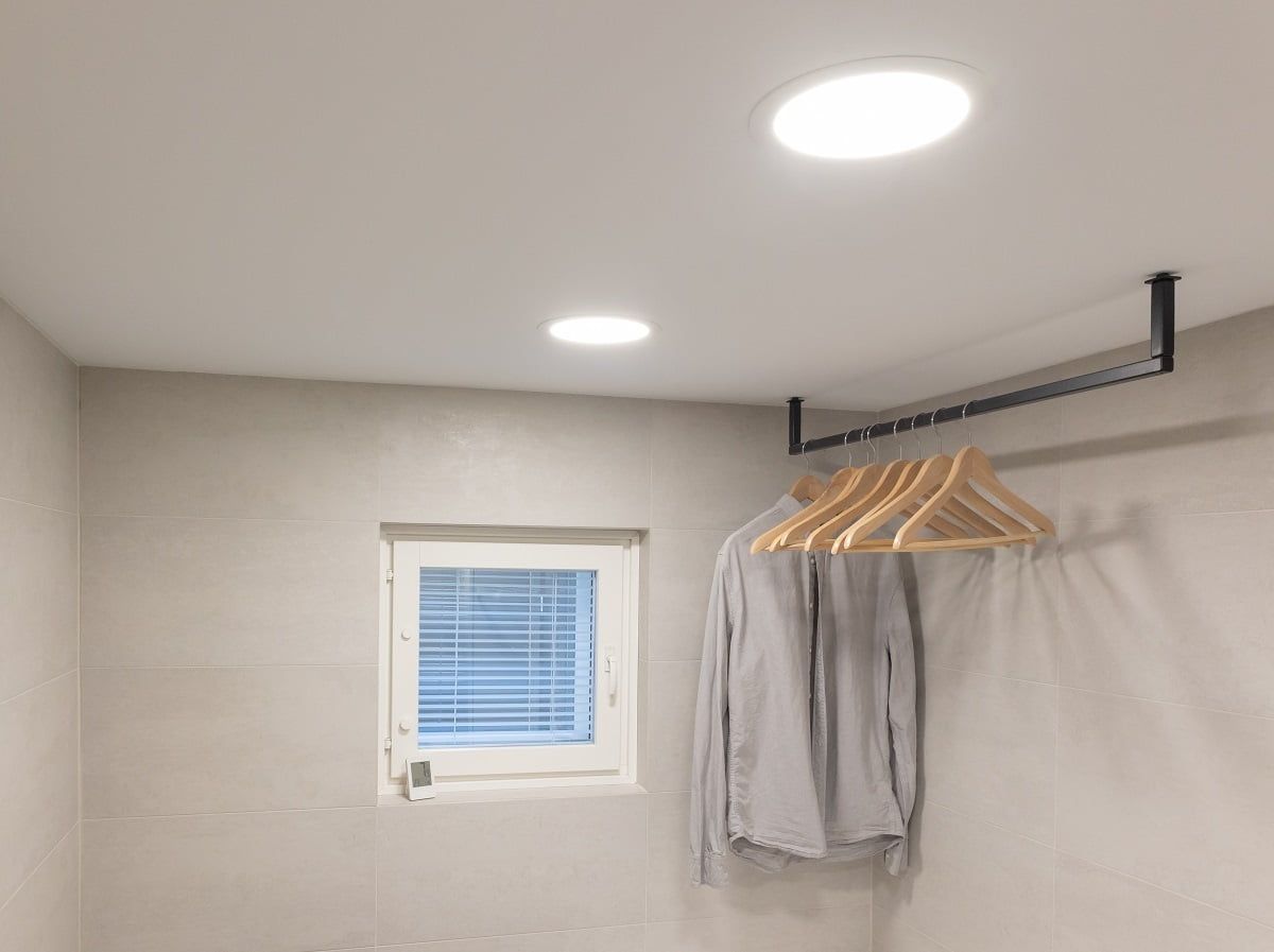 Kodinhoitohuoneessa tasainen yleisvalaistus on tärkeää. ©LedStore