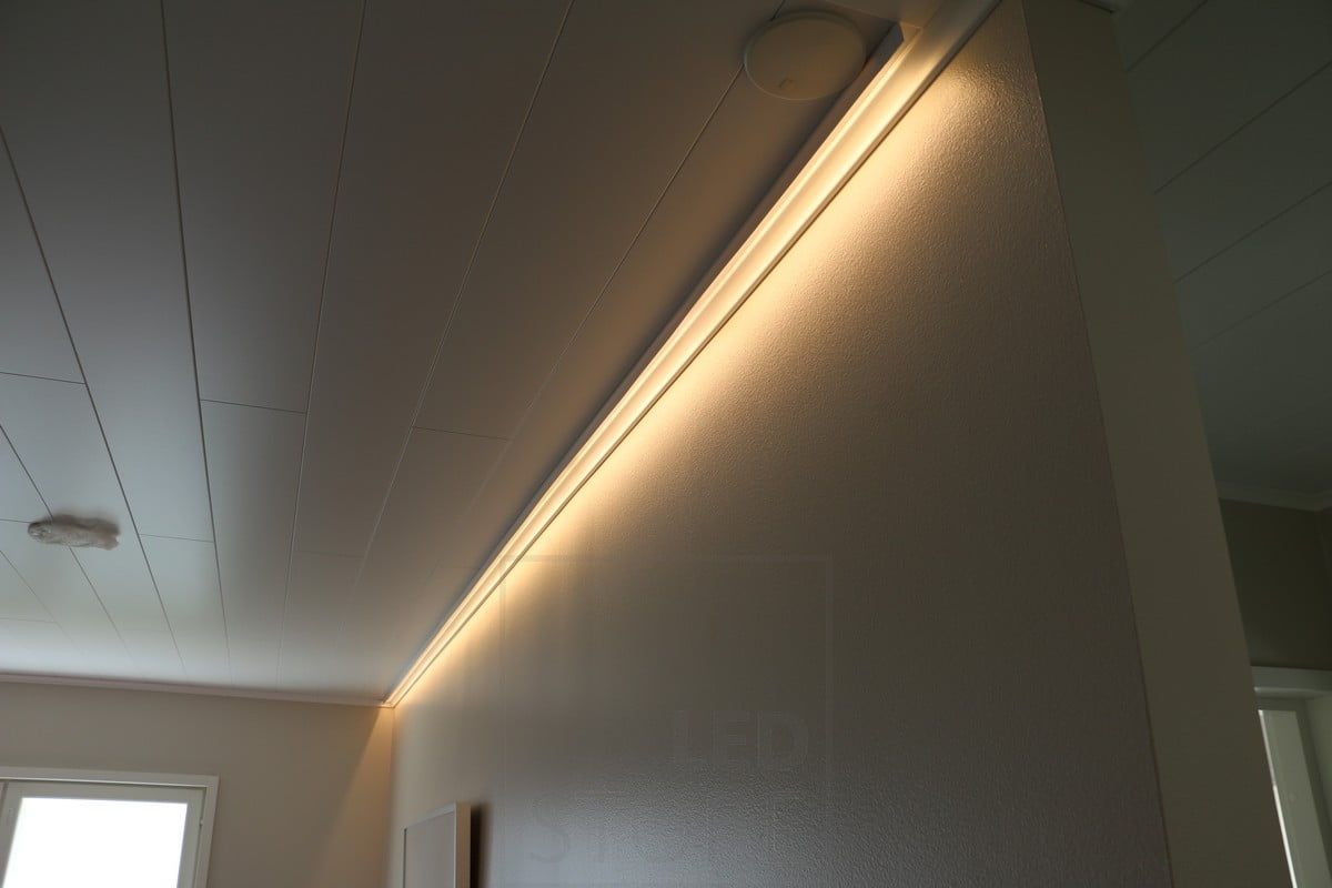 Asuntomessut 2015: led nauha valkoisen listan takana. Ledstore.fi