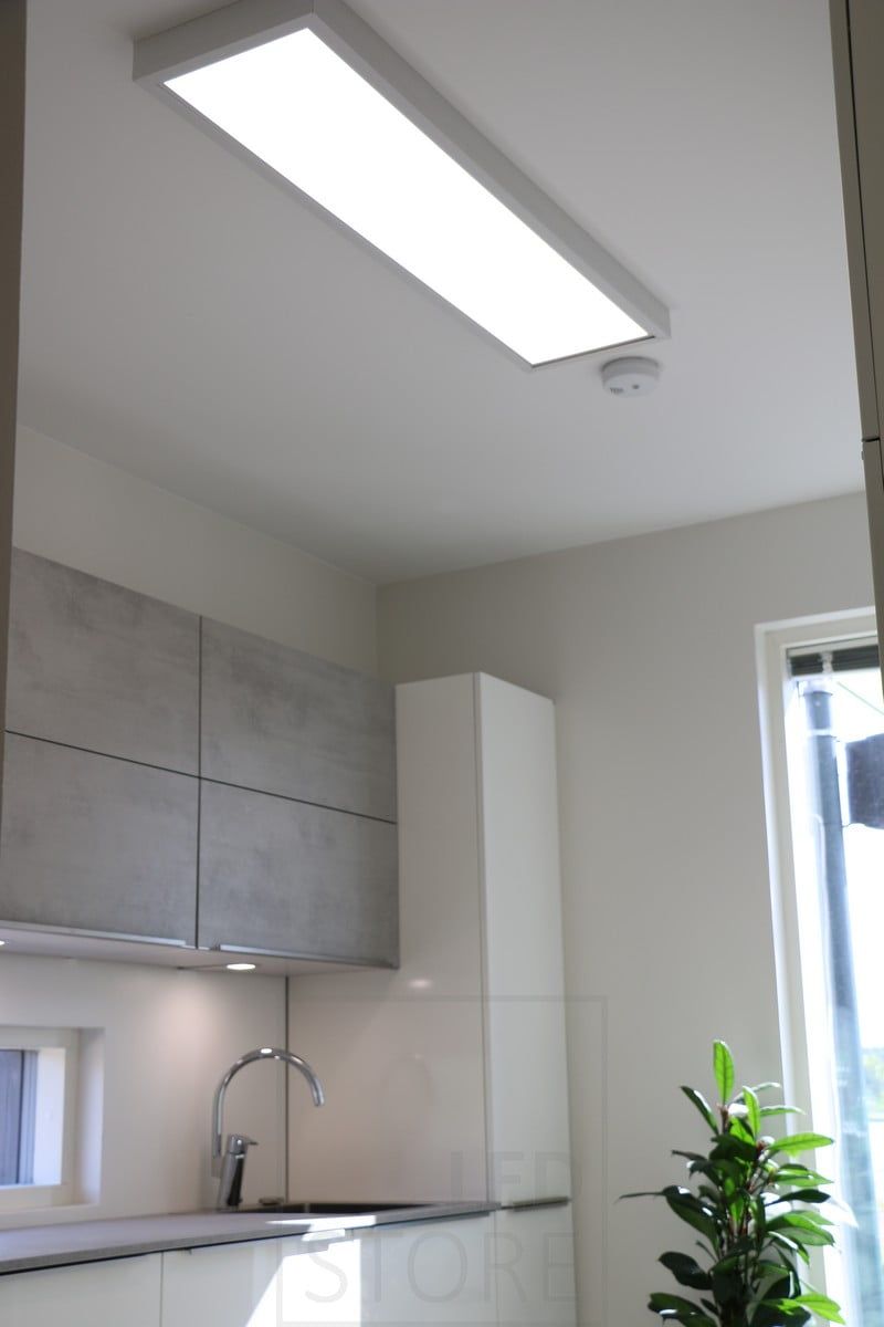 Asuntomessut 2018: 300x1200 led paneeli pinta-asennuskotelossa. Ledstore.fi