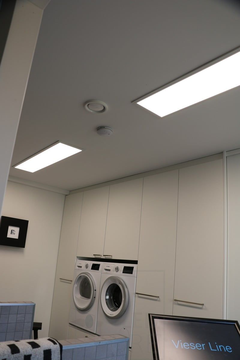 Asuntomessut 2019: 2 kpl 300x1200 led paneelia kodinhoitohuoneen katossa. Ledstore.fi
