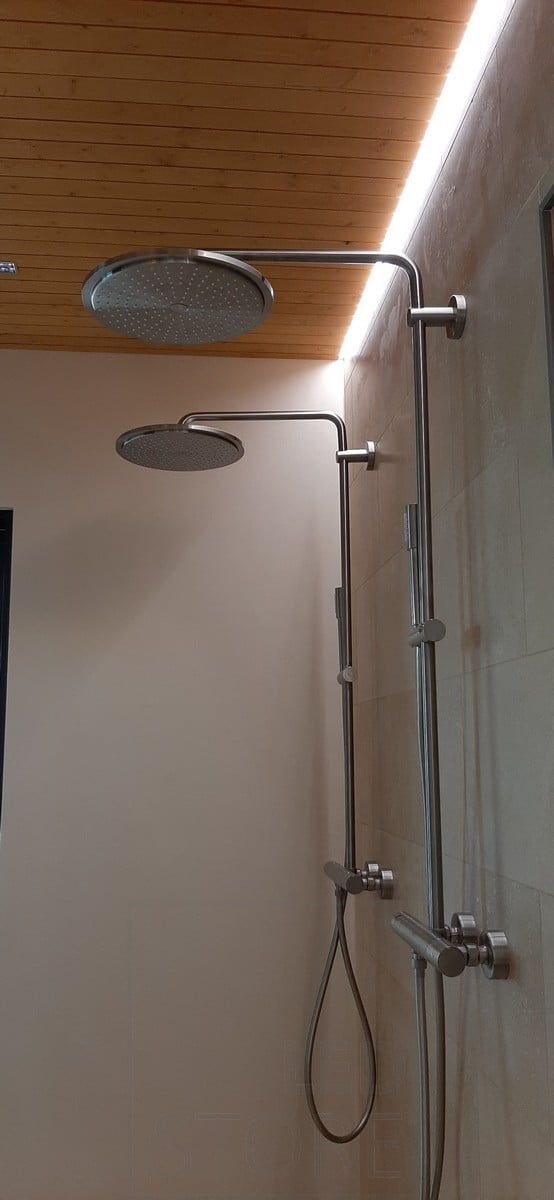 Asuntomessut 2021: Led profiili pesuhuoneen katossa, suihkun takana. Ledstore.fi