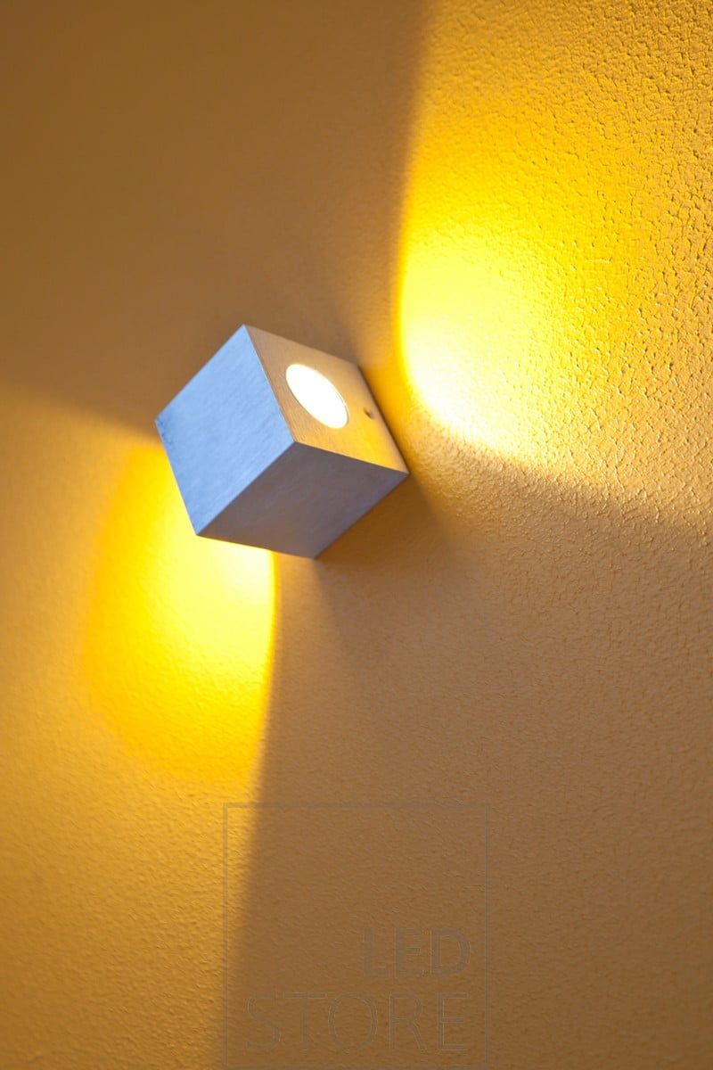 Kahteen suuntaan valaiseva led seinävalaisin CUBIC on pelkistetty ja moderni muotoilultaan. Ledstore.fi