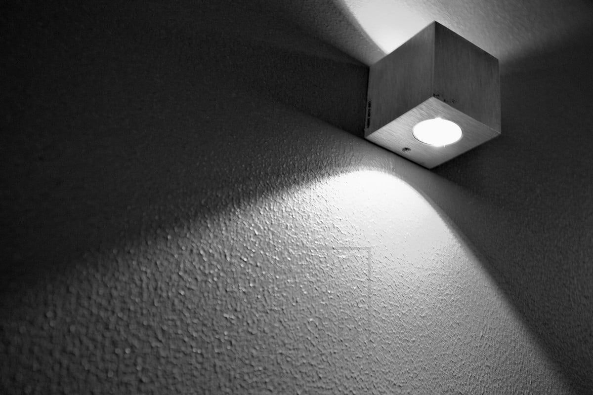 Tunnelmallinen ja skandinaaviseen sisustukseen erinomaisesti sopiva CUBIC led seinävalaisin. Valaisin valaisee kahteen suuntaan, saatavilla myös yhteen suuntaan valaiseva versio. Ledstore.fi