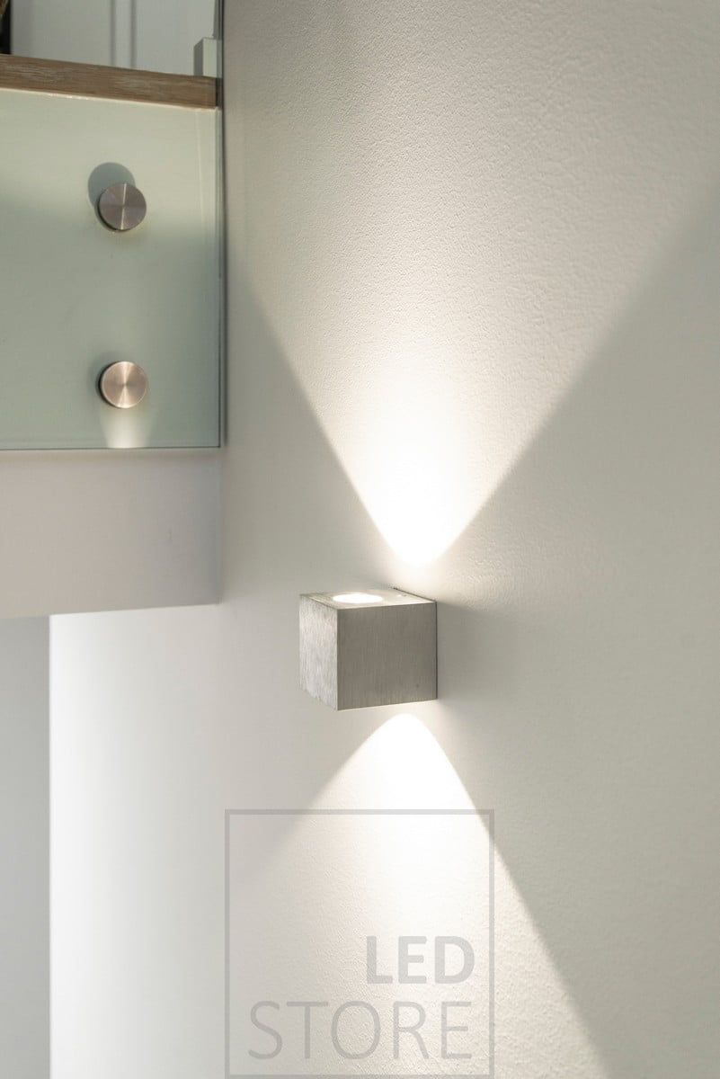 CUBIC led seinävalaisin valaisee kahteen suuntaan kaunista, tunnelmallista valoa. Ledstore.fi