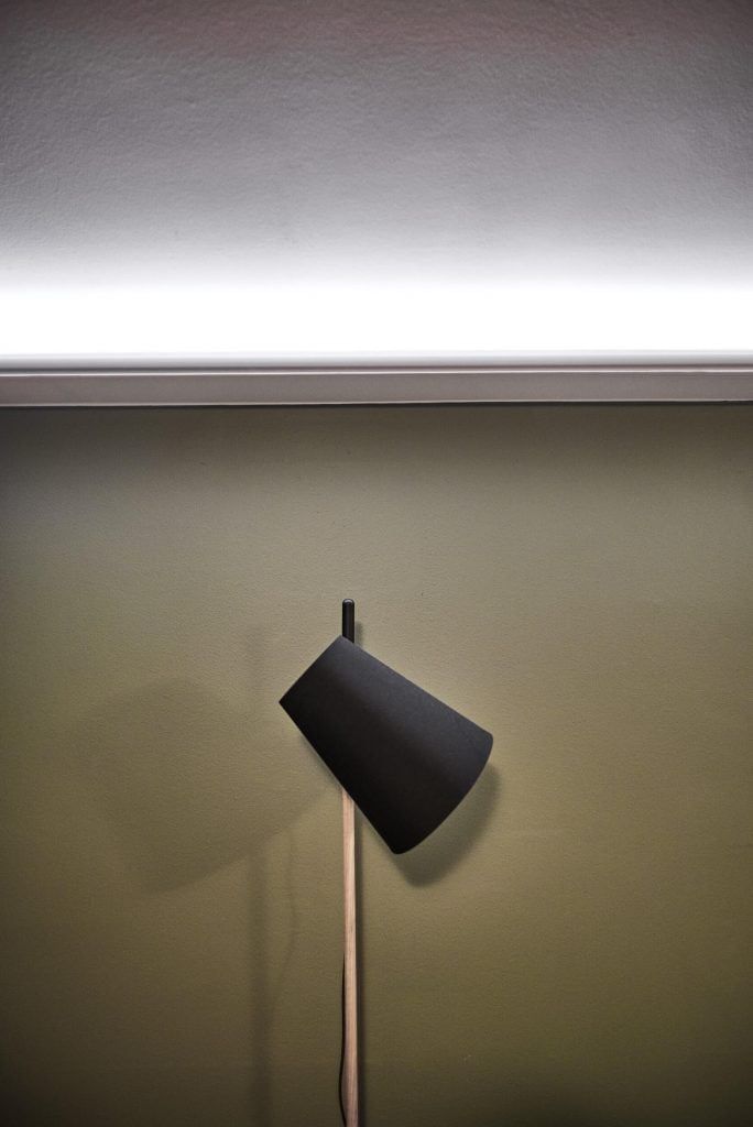 Alttext: "LED STORE -logo valkoisella tekstillä vihreällä taustalla, jossa "LED STORE" on pinottu pystysuoraan valkoiseen neliöön.