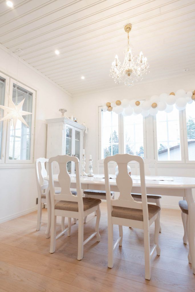 Vihreä taustakuva, jonka keskellä on valkoinen neliö, jossa teksti "LED STORE" lihavoituin valkoisin isoin kirjaimin.