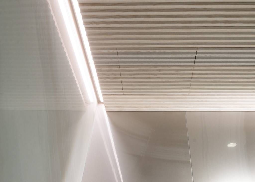Vihreällä taustalla on valkoinen neliö ja lihavoitu "LED STORE" -teksti, joka korostaa energiatehokkaita valaistusratkaisuja.