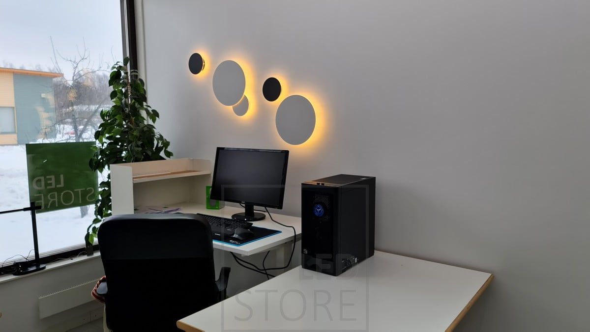 Sisustuksellinen ECLIPSE led seinävalo säädettävällä värilämpötilalla. Seinävalaisimista saa kasattua juuri itselleen sopivan kokonaisuuden Ledstore.fi