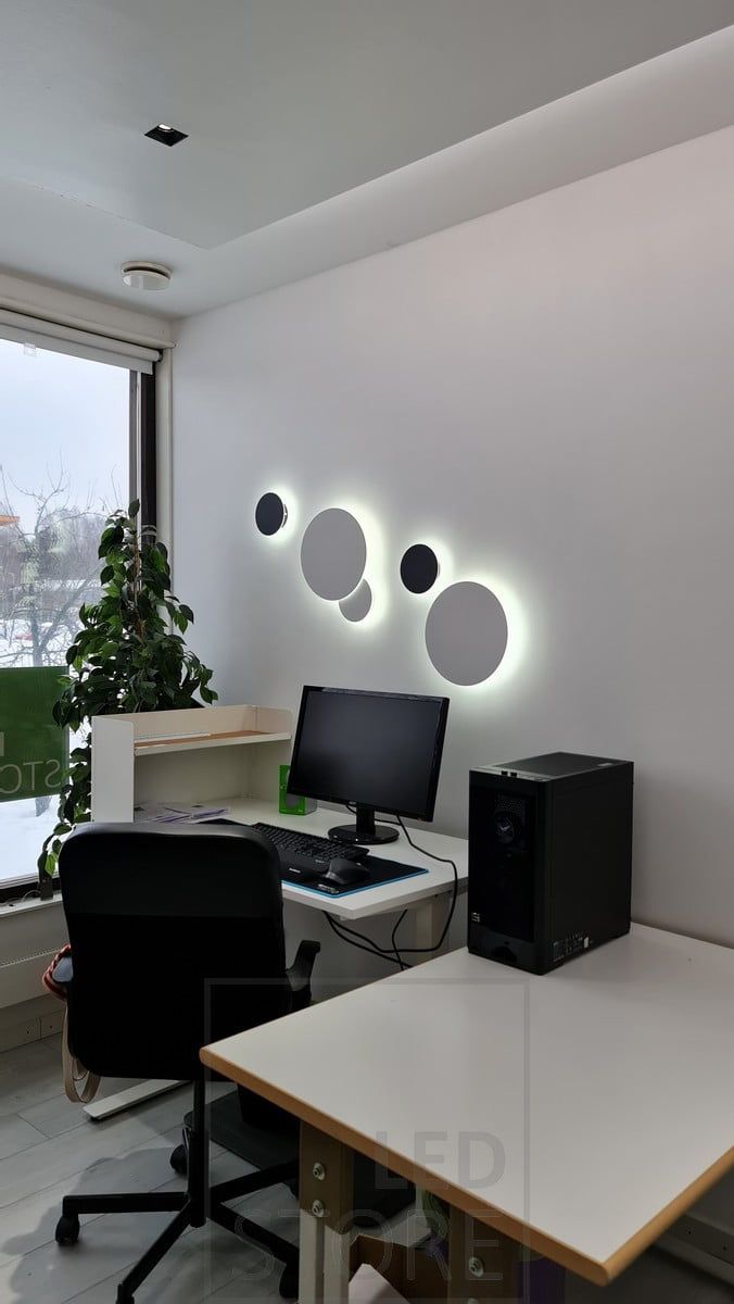 Sisustuksellinen ECLIPSE led seinävalaisin säädettävällä värilämpötilalla. Seinävalaisimista saa kasattua juuri sellaisen kokonaisuuden kun itse haluaa. Ledstore.fi